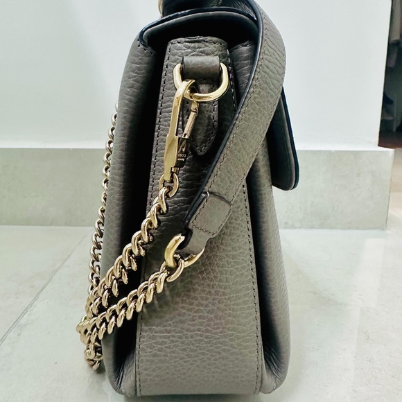 Interlocking Gucci Pebbled Leather Grey Crossbody Bag - Picture 5 of 17